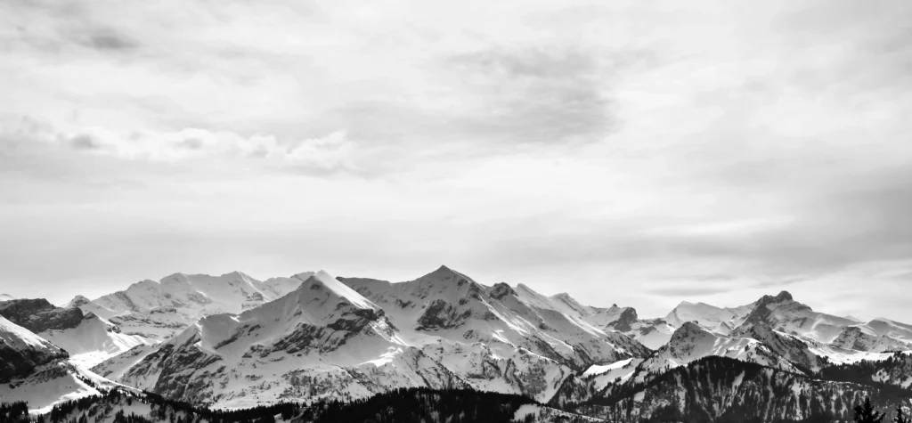 Winter Drawing Ideas: Creative and Cozy Art Projects for the Cold Season 2024/2025 7 winter drawing ideas: mountains with snow