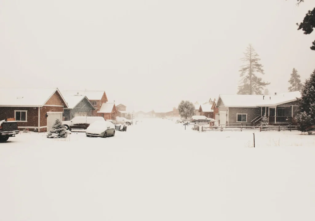 Winter Drawing Ideas: Creative and Cozy Art Projects for the Cold Season 2024/2025 8 winter drawing ideas: houses in snow