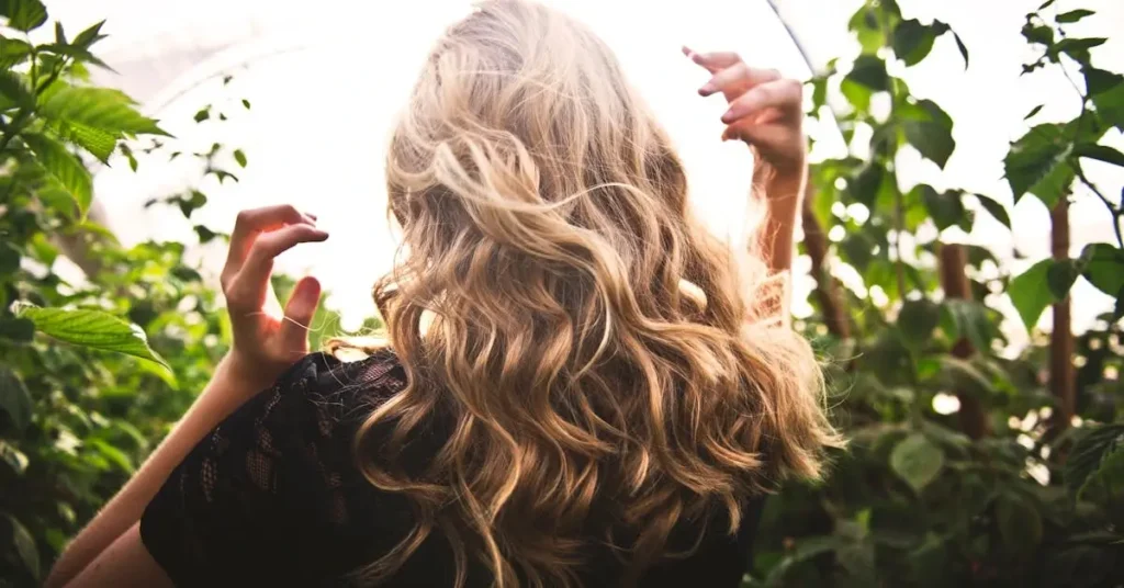 Drawing Hairstyles Ideas: Inspiration for Sketching Trendy Hairdos 2024 2 blond wavy hair as drawing hairstyles ideas