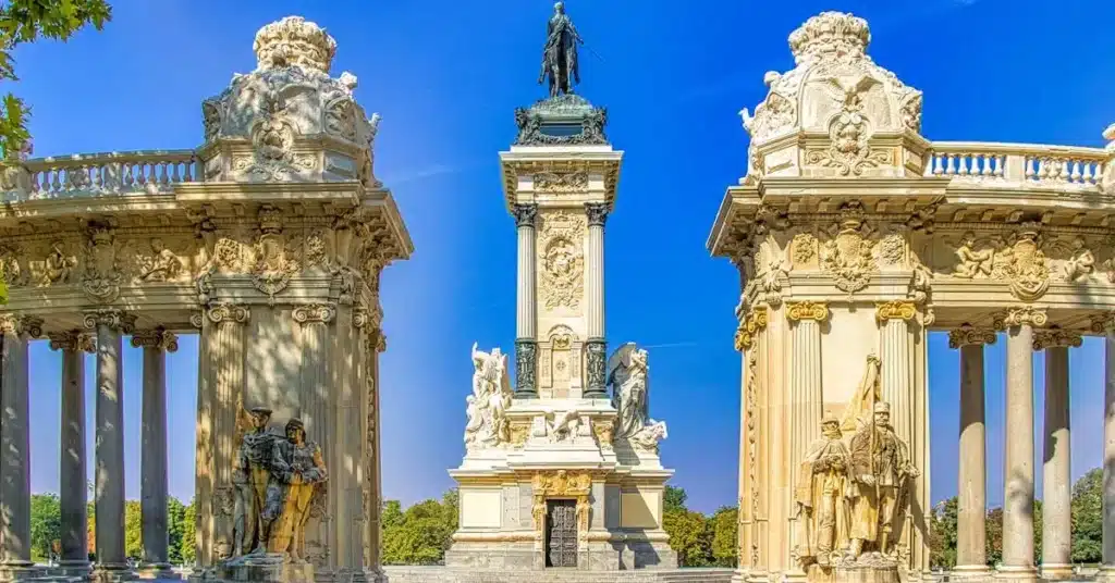 130+ Must-Try Baroque Style Architecture Drawing Ideas to Add a Royal Touch to Your Work! 3 Baroque Style Architecture Drawing Ideas statue