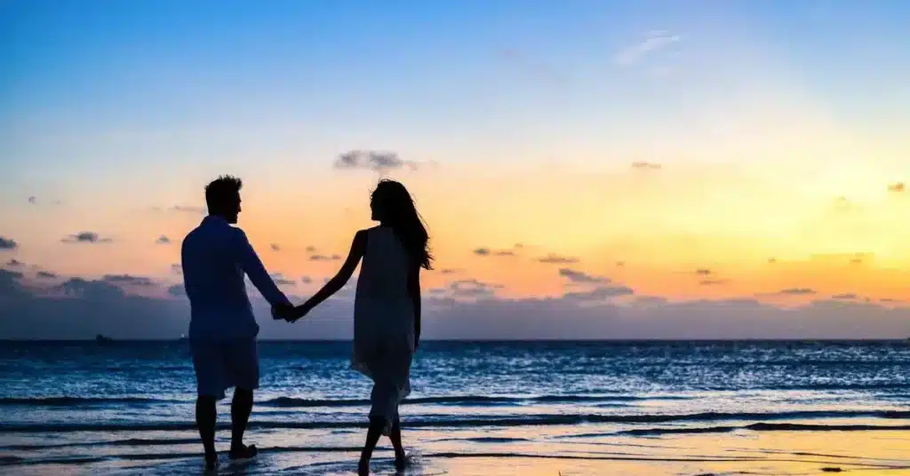 12 Romantic Couple Drawing Reference Poses You’ll Want to Try Right Now 2 Romantic Couple Drawing Reference Poses walking on the beach